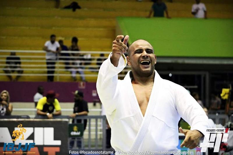 You are currently viewing Guarda municipal é ouro no campeonato brasileiro de jiu-jitsu